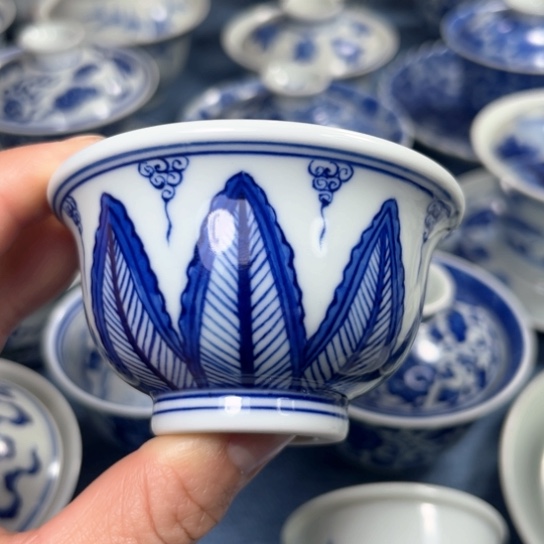 杯手绘青花芭蕉叶压手杯