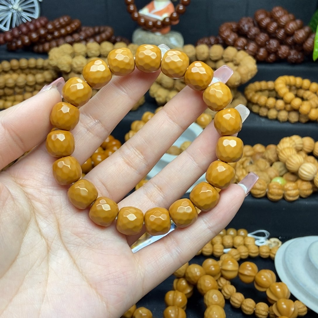 猴头核桃吊坠为**成钻石面