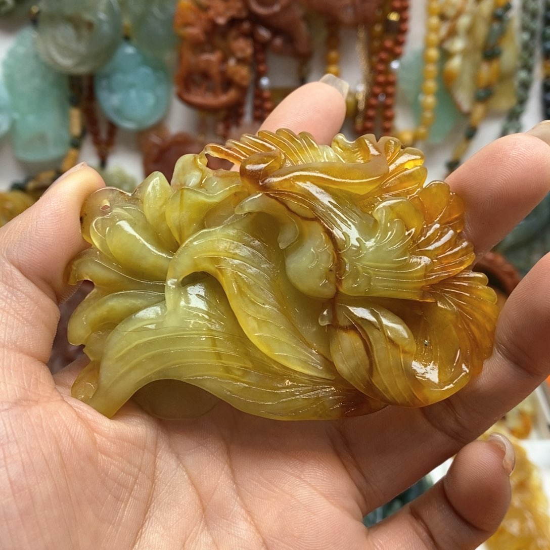 蛇纹石玉颈饰未镶嵌