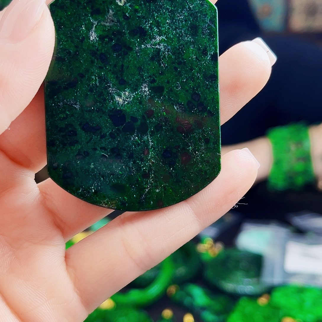 颈饰未镶嵌翡翠多样性