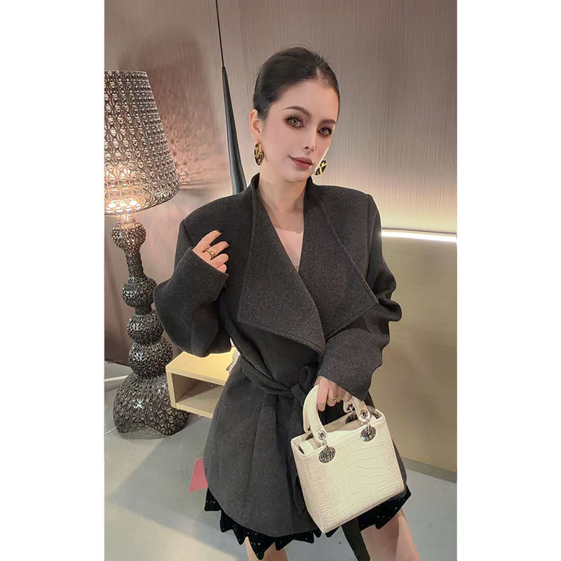 百搭大翻领呢料短款外套WT31200