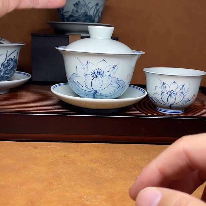 160毫升手绘荷花盖碗