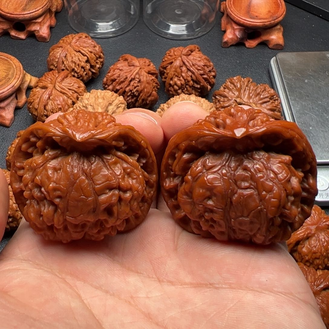 文玩核桃把件麒麟纹官帽蛇头