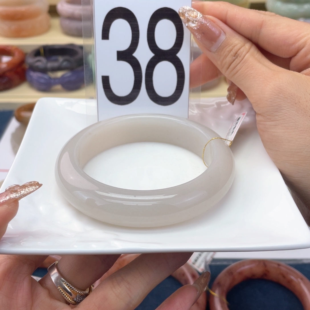 石英质玉未镶嵌手镯