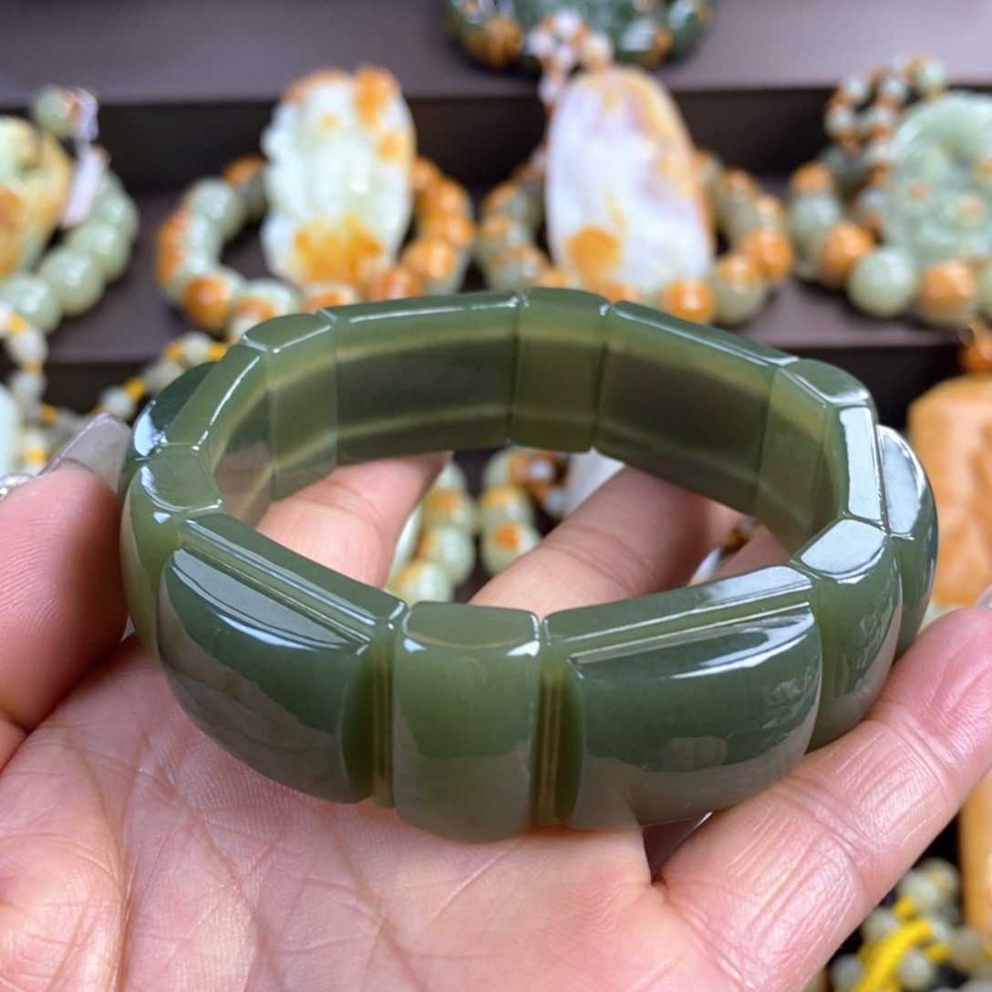 伽***俐透闪石质玉未镶嵌手串