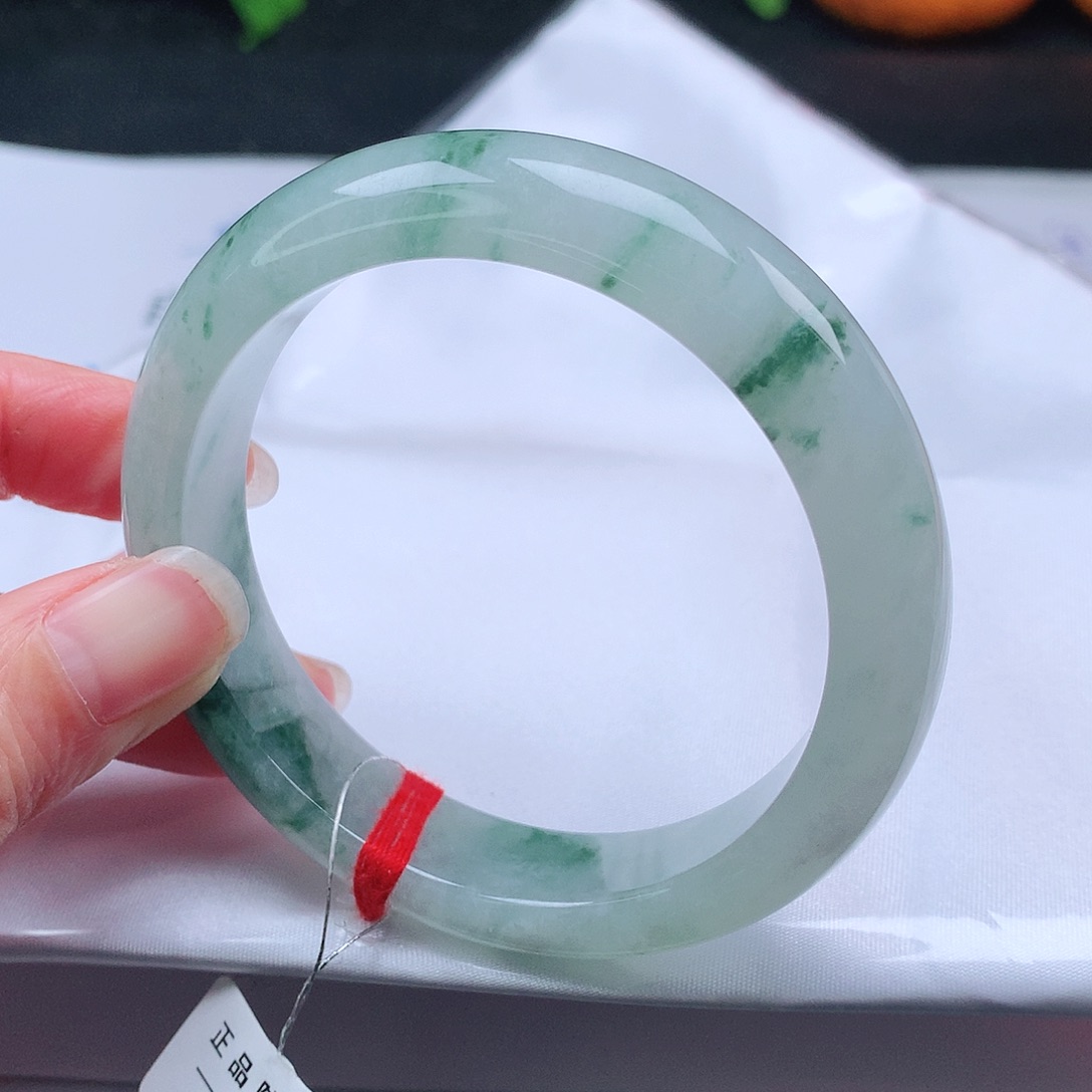 翡翠手镯未镶嵌56圈