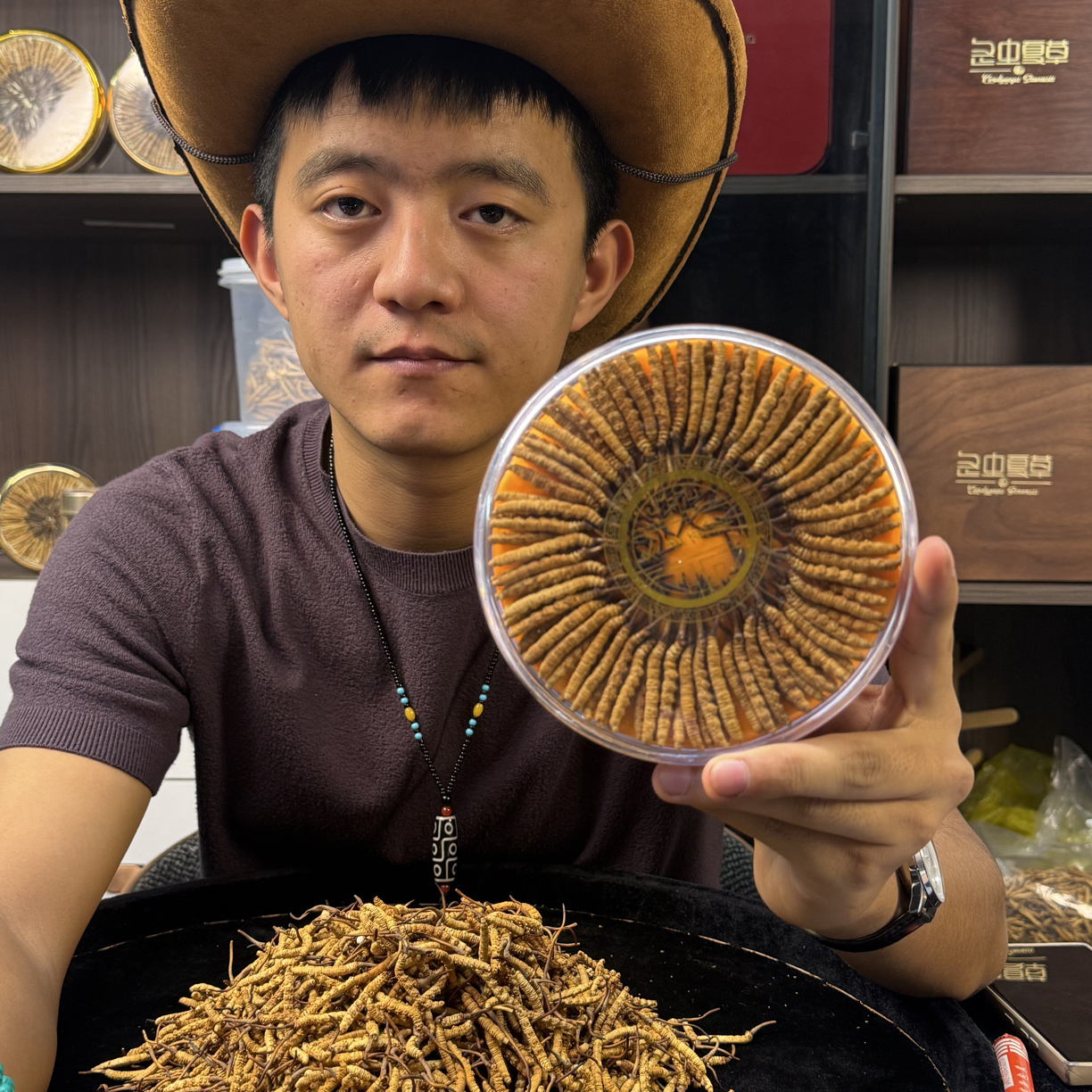 精品特大草  3根每克 2025头期虫草