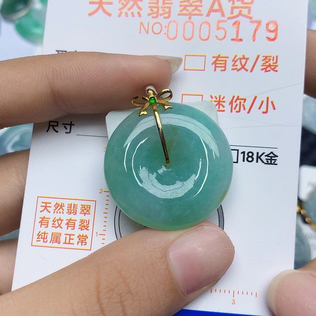 翡翠18K金镶嵌颈饰翡翠