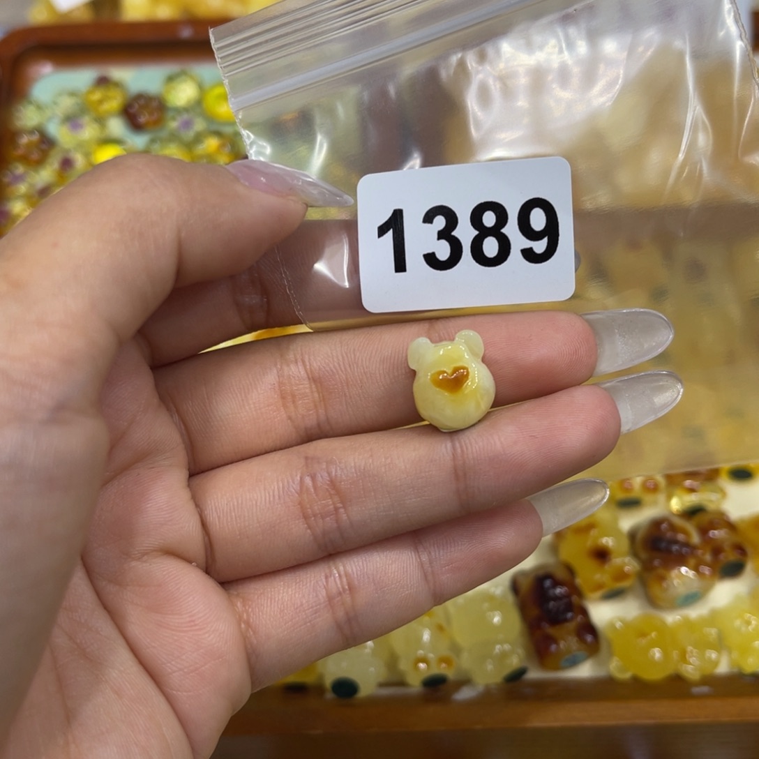 琥珀珠宝奇石未镶嵌