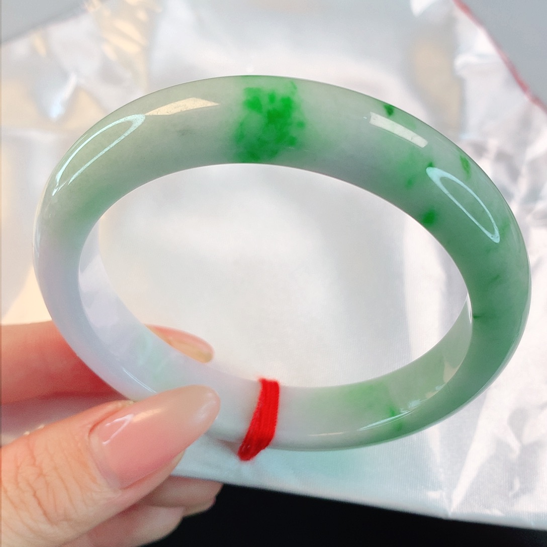 翡翠手镯未镶嵌57圈口