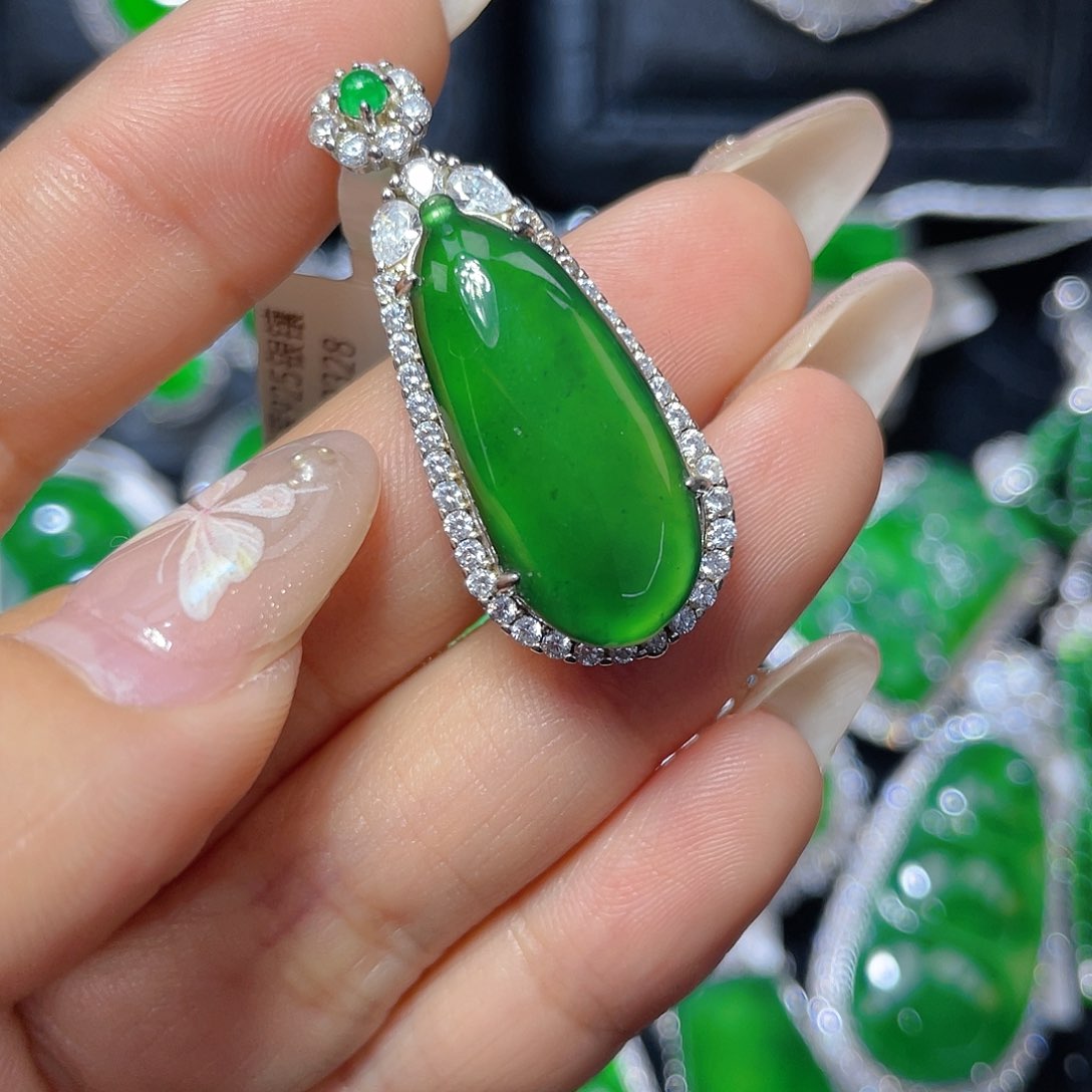 翡翠颈饰银S925镶嵌翡翠