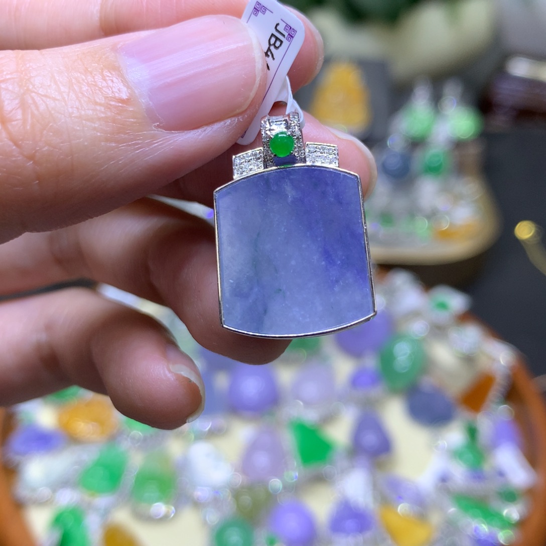 翡翠颈饰18K金镶嵌翡翠吊坠项链