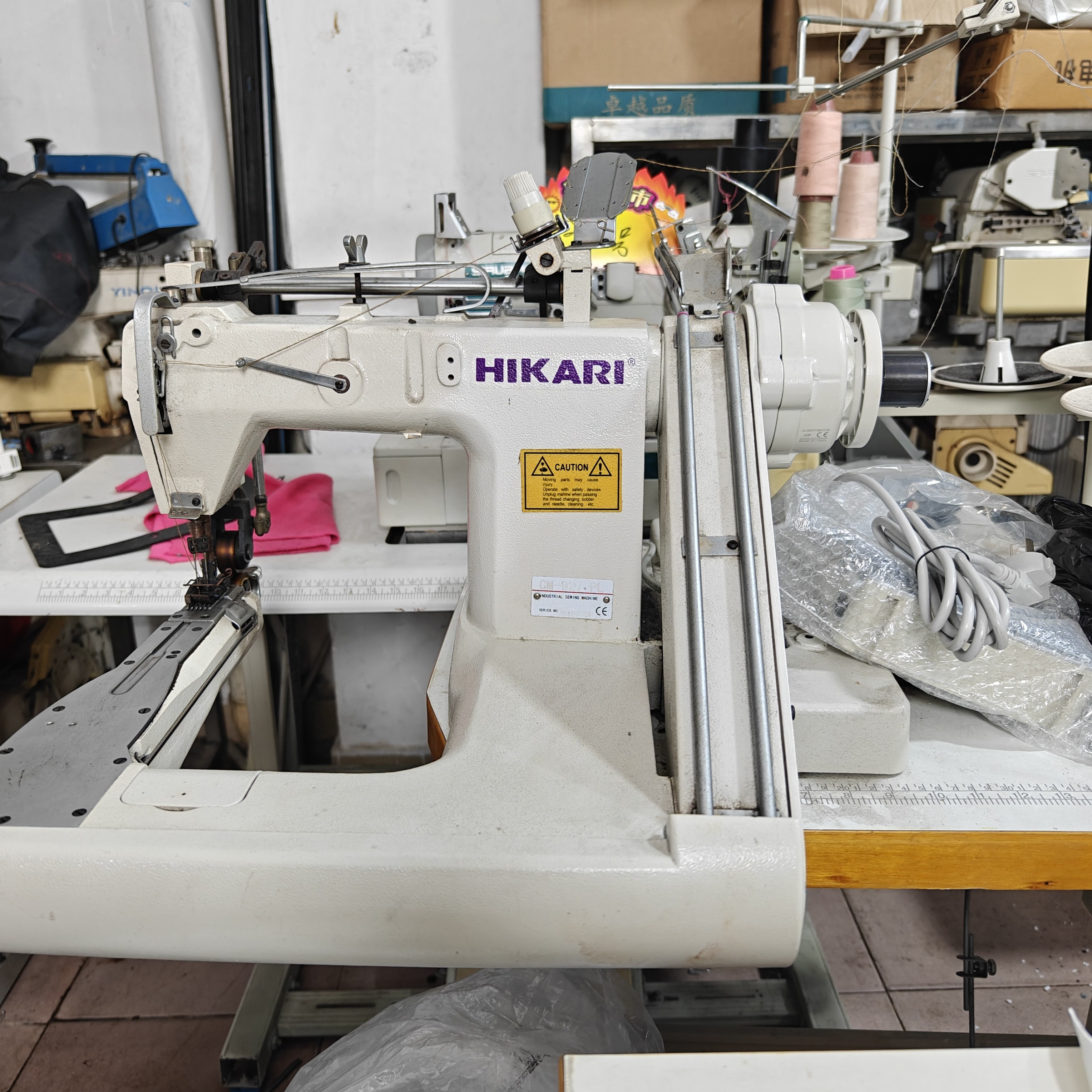 工业埋夹机曲腕机双针三针链式雨披衬衫牛仔工业缝纫机