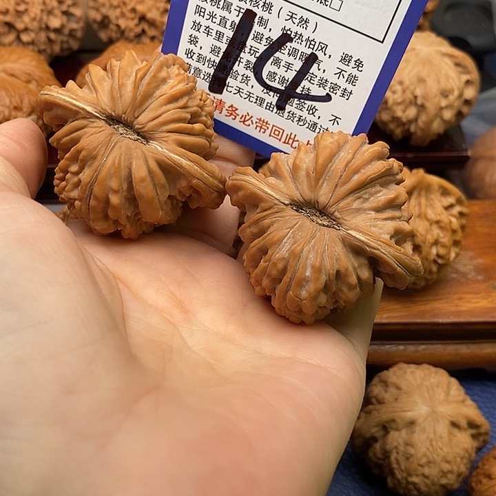 用***4吊坠桃核四座楼狮子头48