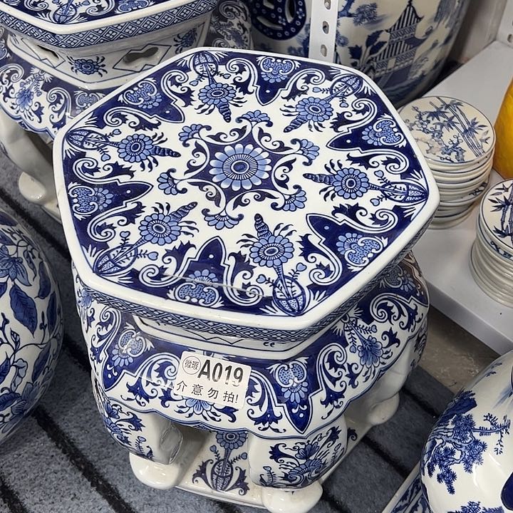 摆件青花瓷手工手绘高温釉下彩，瓷凳，微瑕福利，介意勿拍