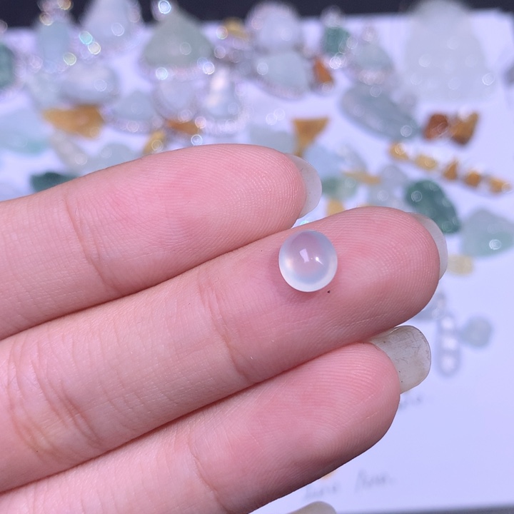 翡翠未镶嵌颈饰蛋