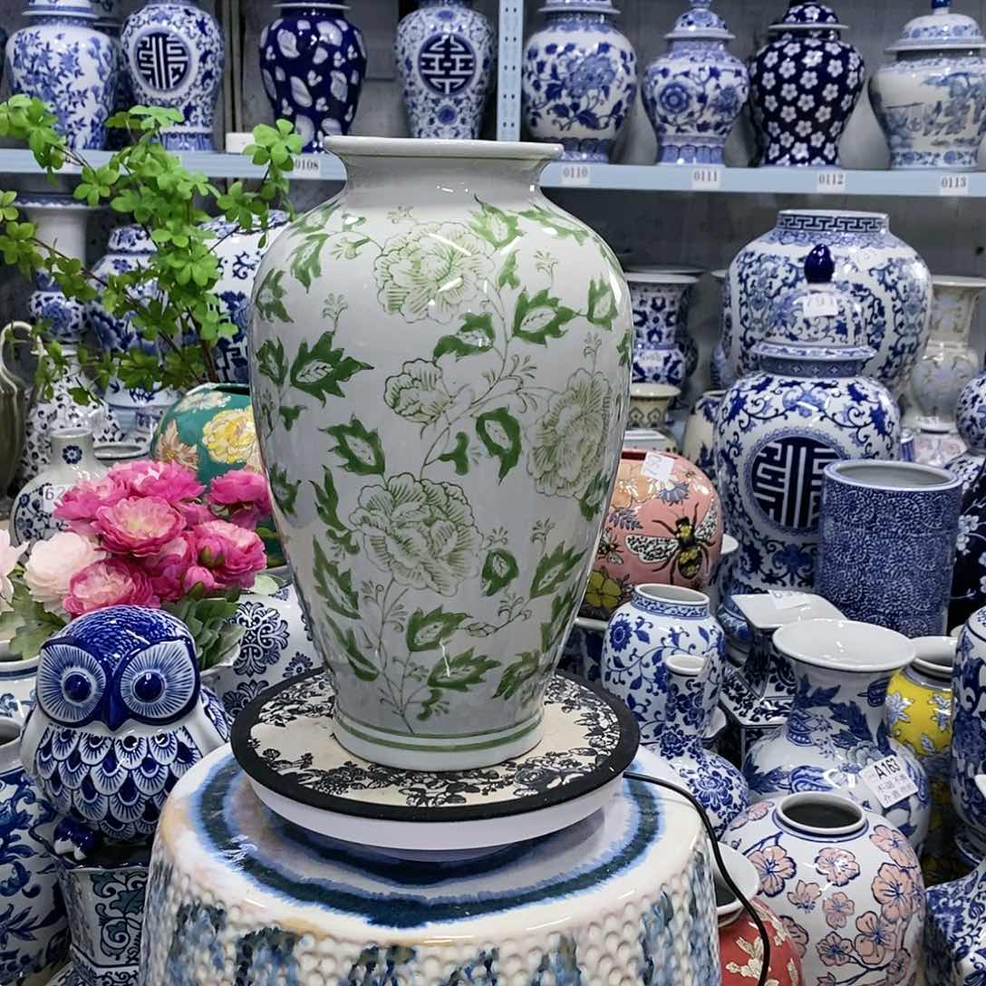 【闪购商品】摆件彩釉萝卜瓶………………………………