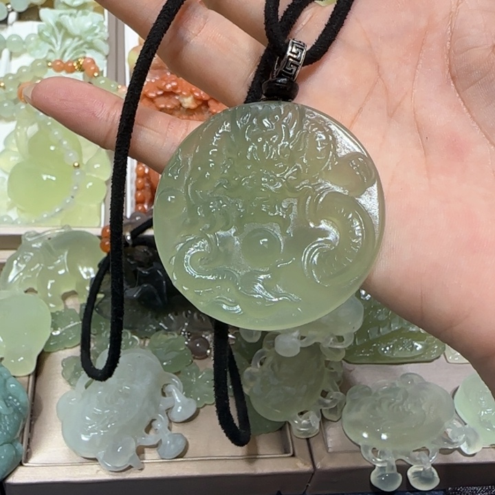 蛇纹石玉吊坠未镶嵌