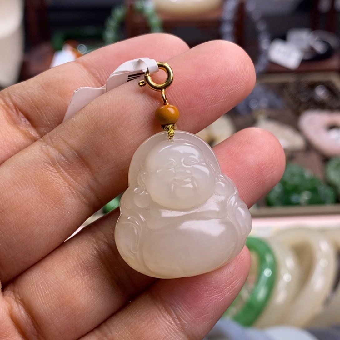 和田玉收藏级浓藕粉老矿料佛公吊坠未镶嵌