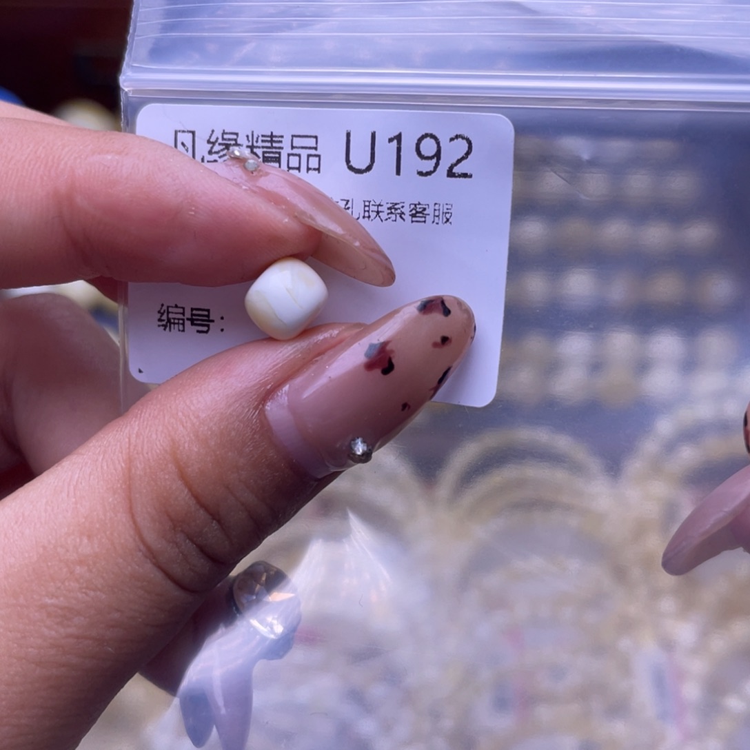 琥珀未镶嵌裸石琥珀