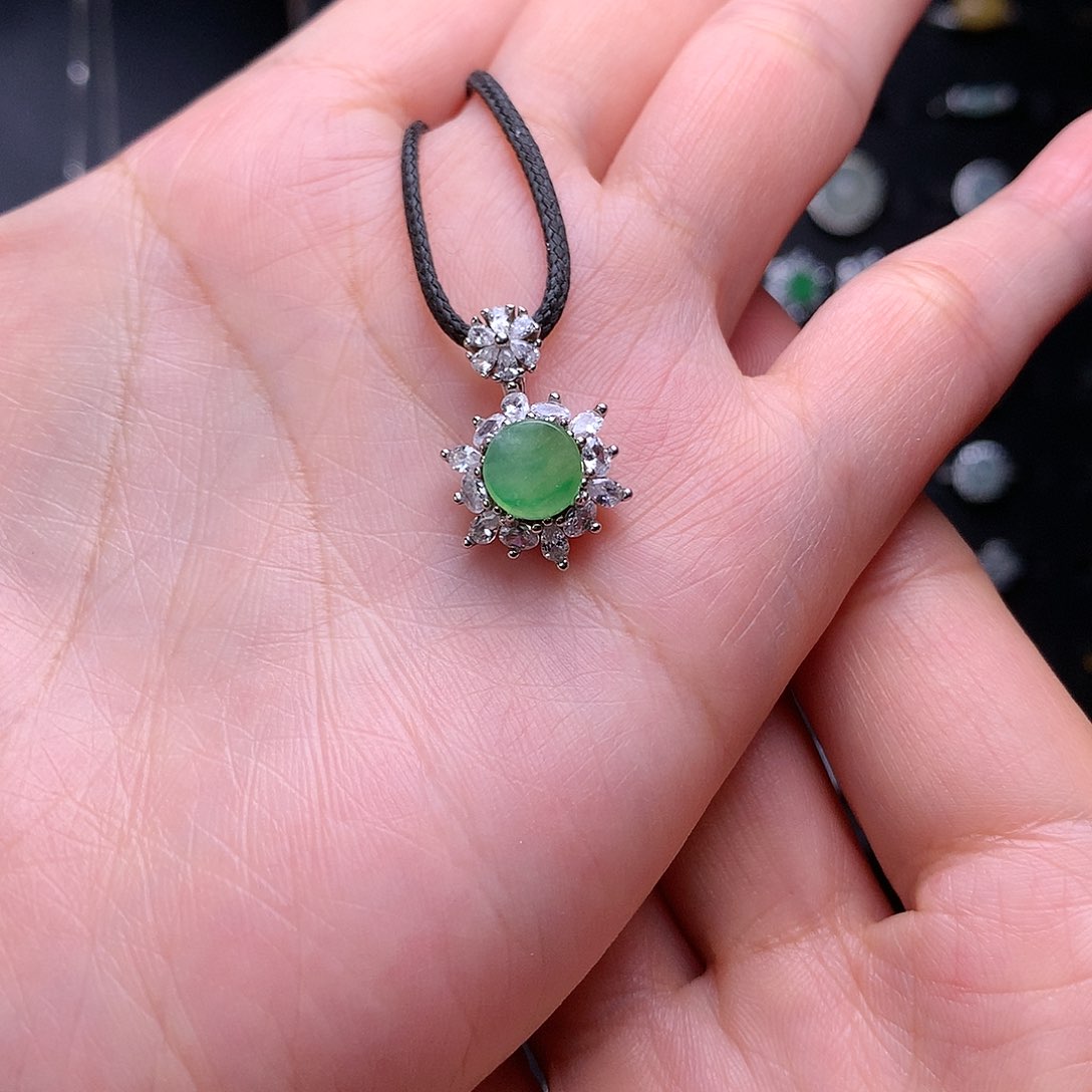 翡翠颈饰银S925镶嵌111111