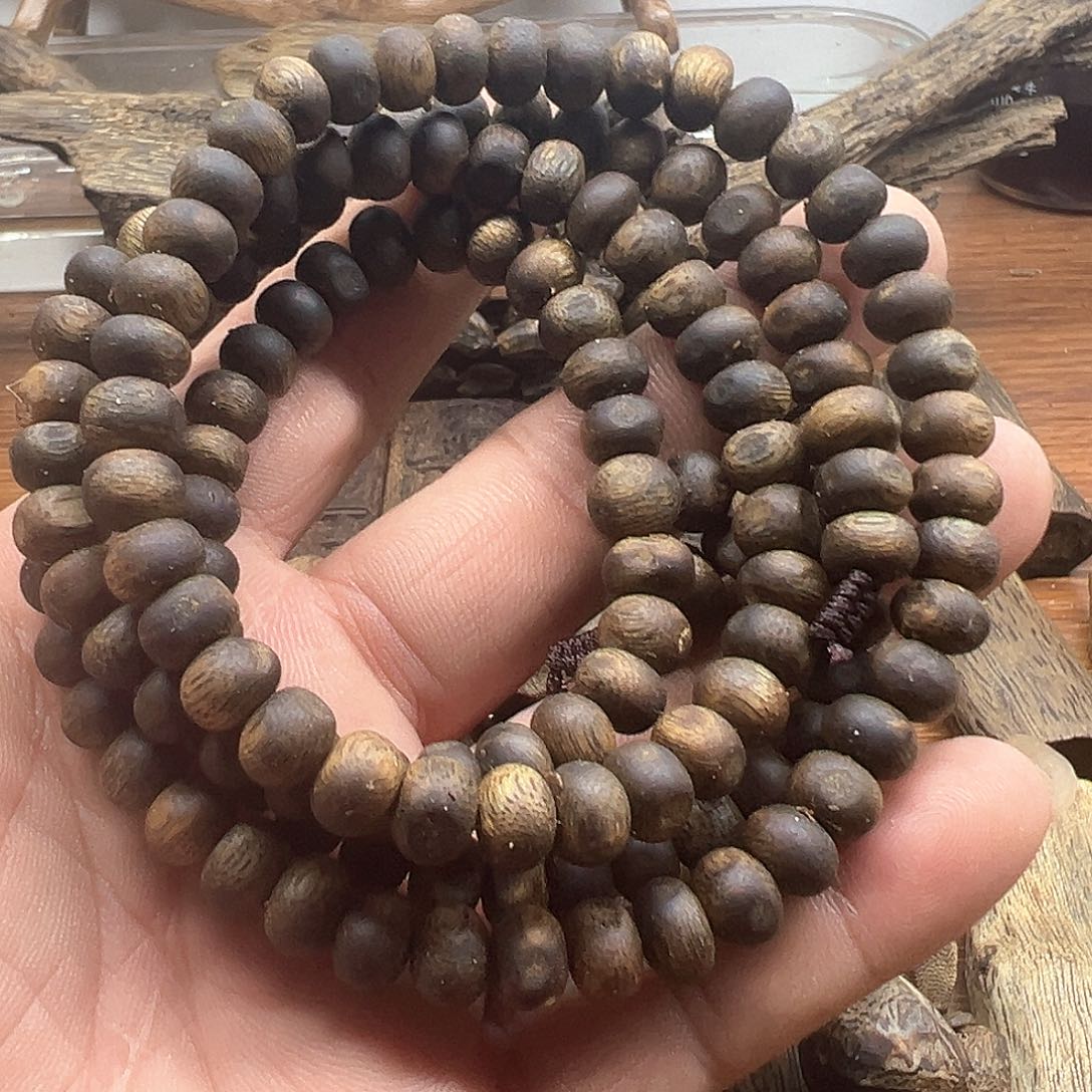 手工艺／九九沉棋楠虫漏多33克