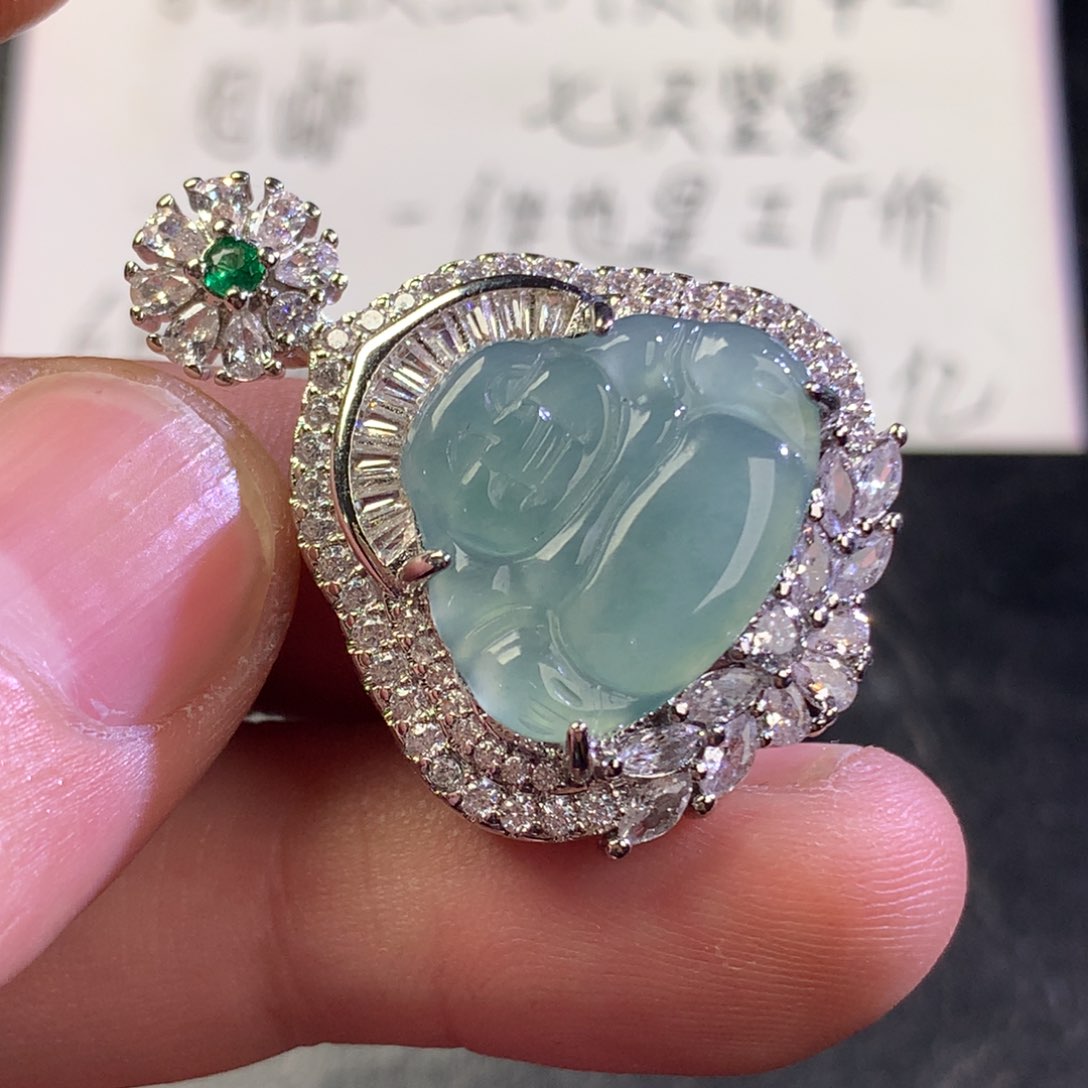 翡翠未镶嵌颈饰佛公
