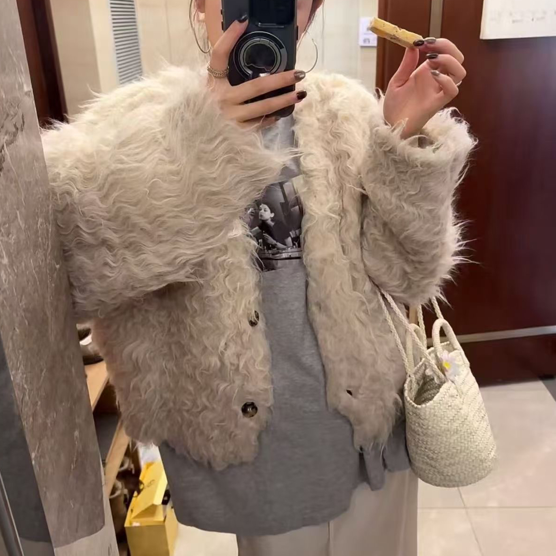 【仅支持48小时内退换货】在韩～伦敦家毛毛外套