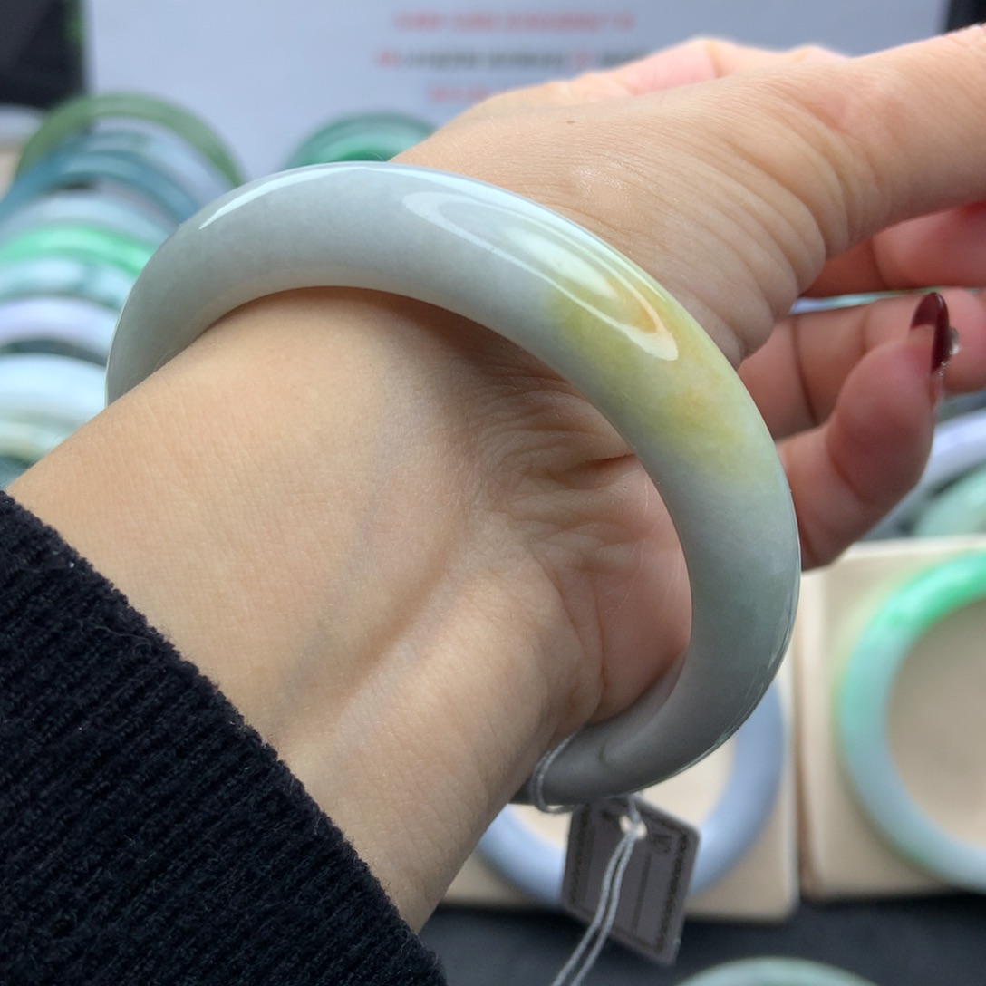 翡翠手镯未镶嵌56:5圈口