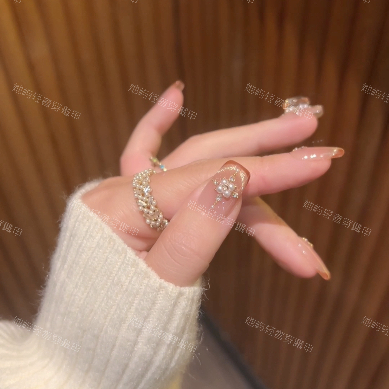 【太妃糖】纯手工穿戴甲秋冬猫眼带钻冰透显白简约短甲美拉德氛围感