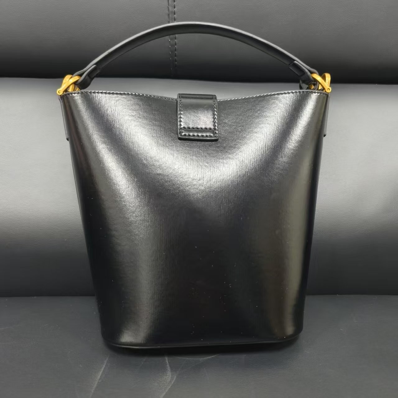 时尚潮流真皮新款女包铠水桶包 0523 黑色