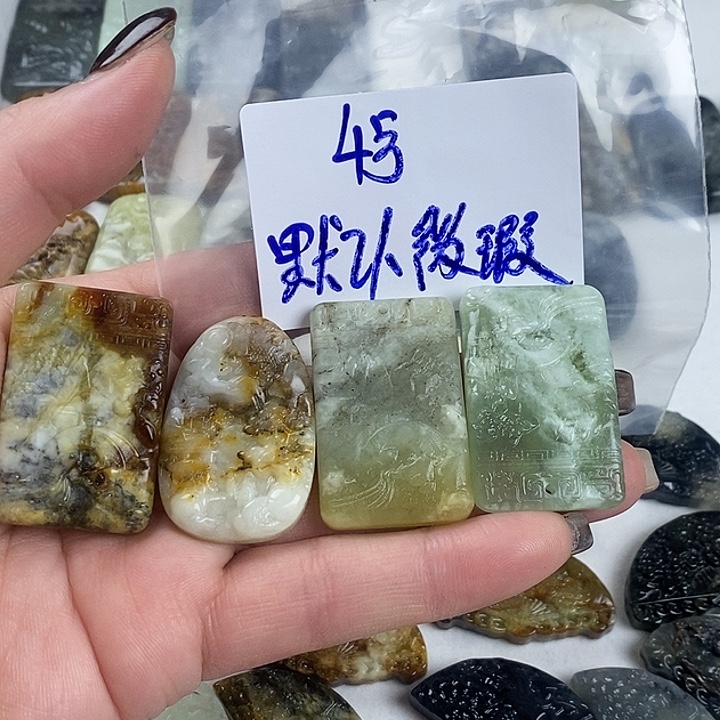 蛇纹石玉未镶嵌颈饰