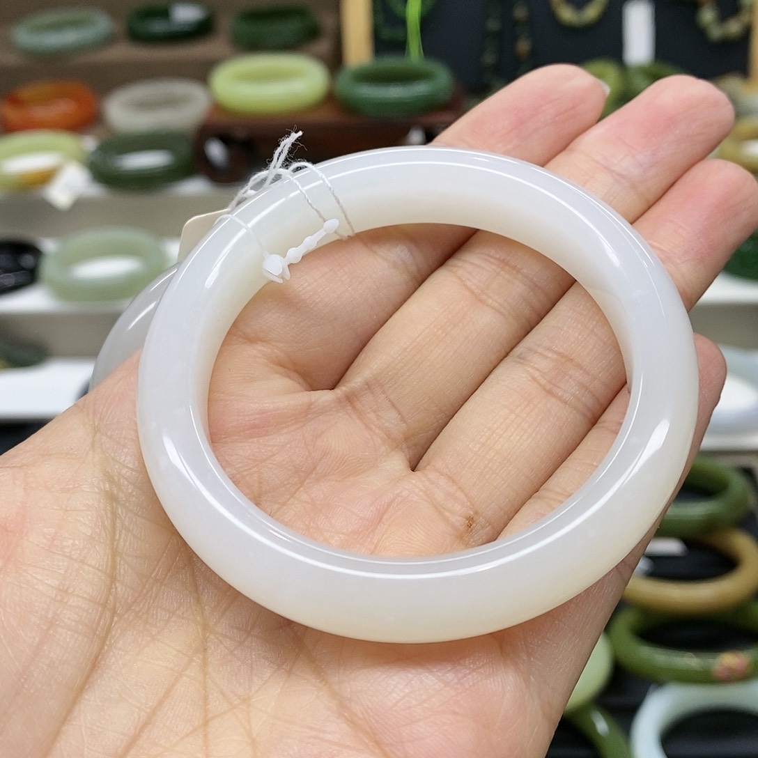 【闪购商品】未镶嵌手镯和田玉