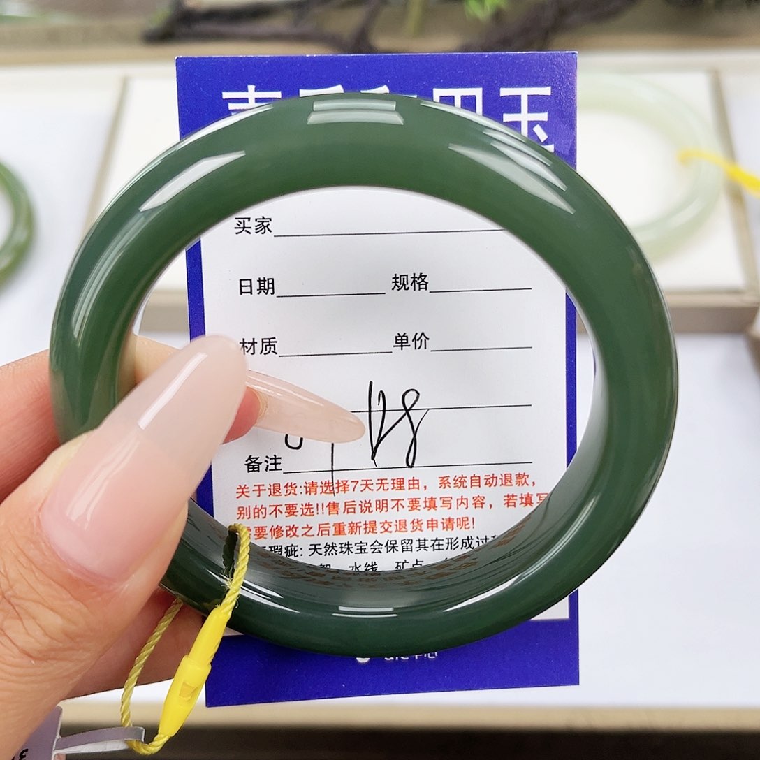 和田玉手镯未镶嵌