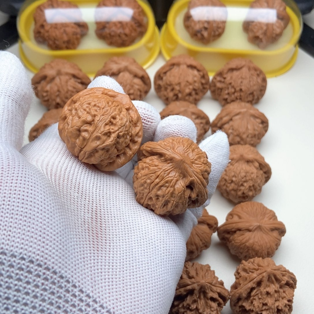 文玩核桃把件血龙珠