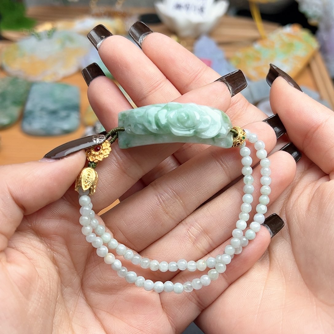 翡翠吊坠(赠链)未镶嵌吊坠