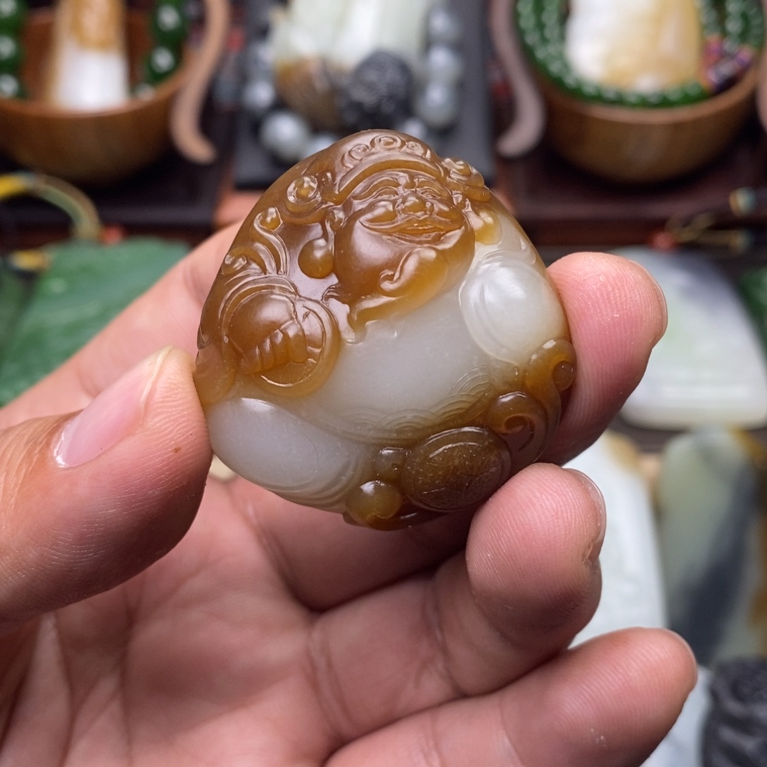 英***水和田玉未镶嵌颈饰