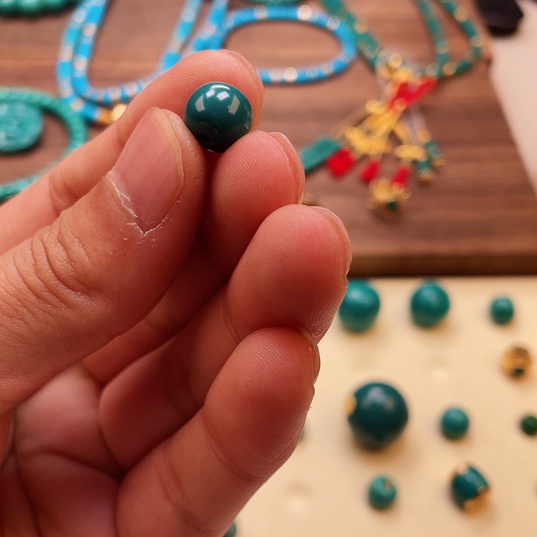 绿松石颈饰未镶嵌