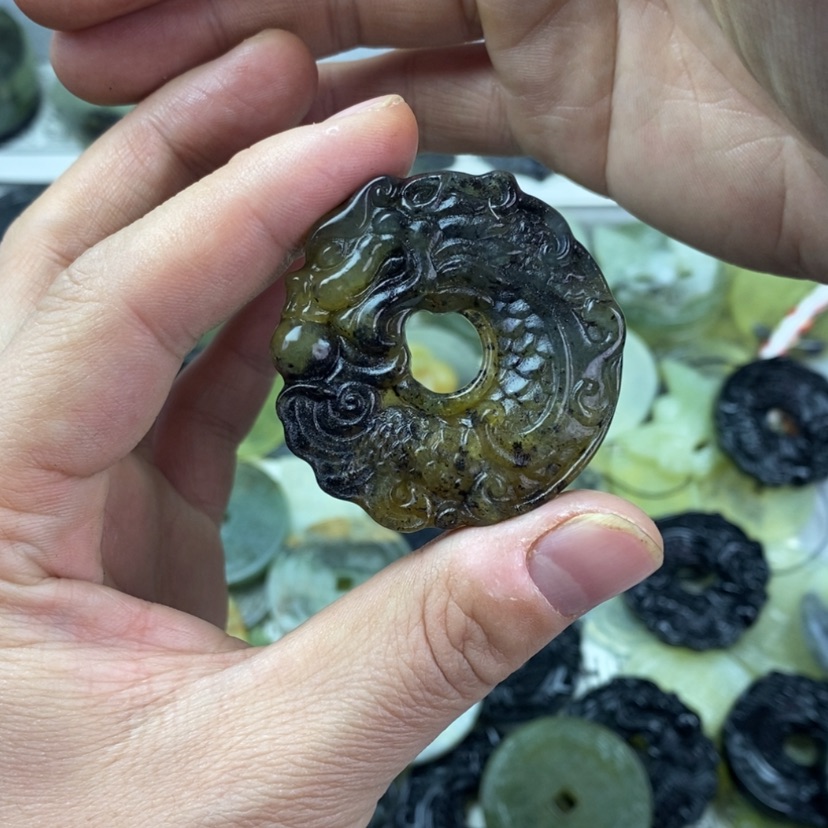 【闪购商品】岫玉颈饰未镶嵌岫玉龙鱼吊坠