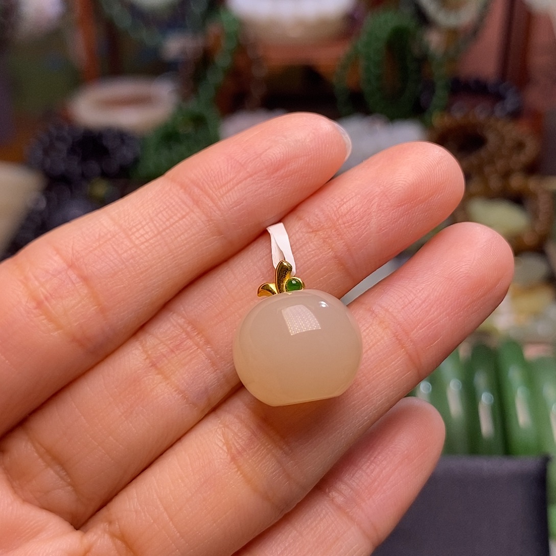 和田玉未镶嵌颈饰18.K金藕粉苹果