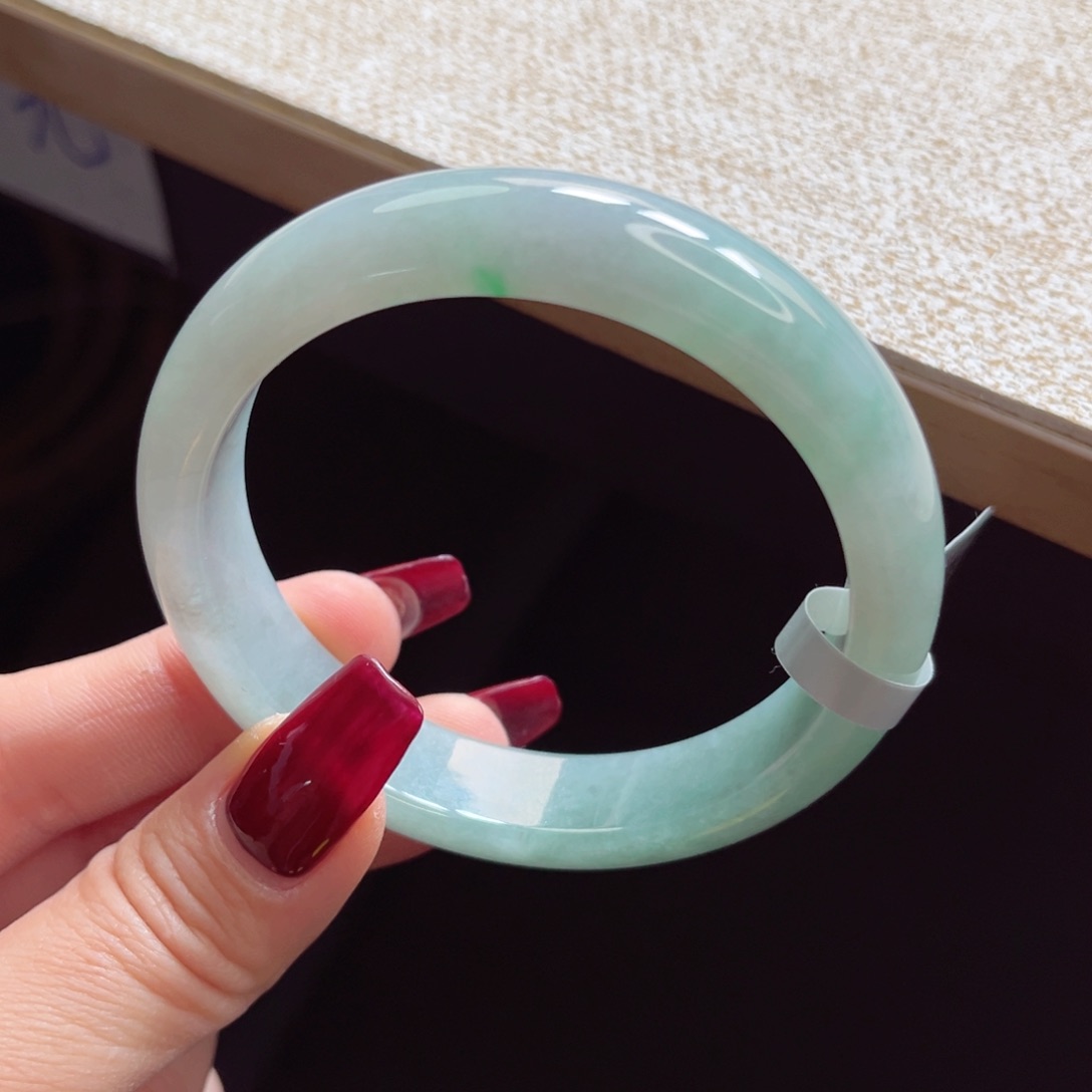 翡翠手镯未镶嵌手镯