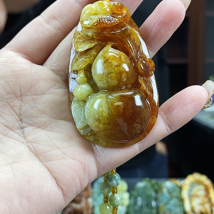 蛇纹石玉吊坠未镶嵌