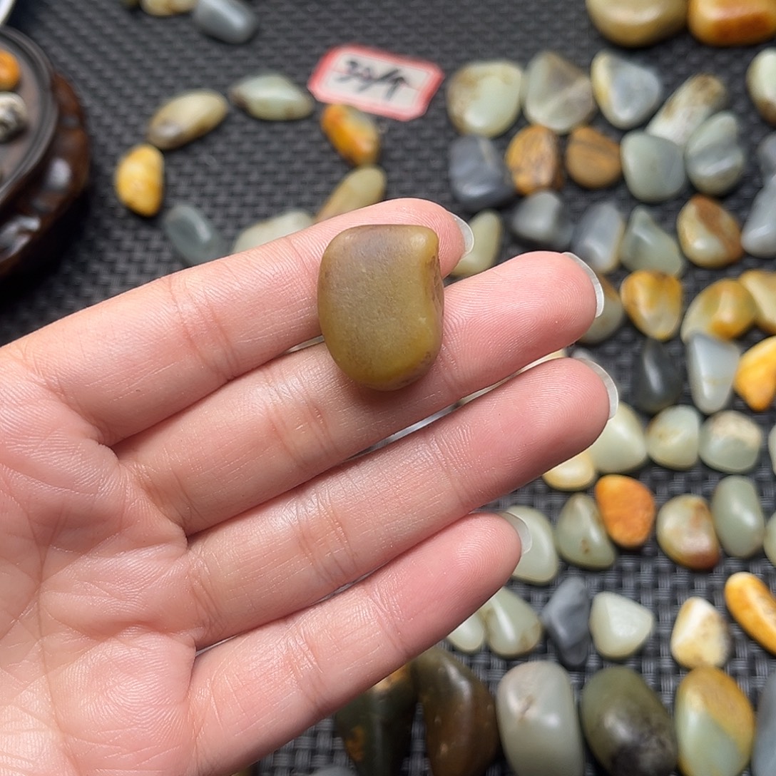 丁****和田玉（糖玉）未镶嵌颈饰