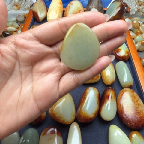 和田玉颈饰未镶嵌