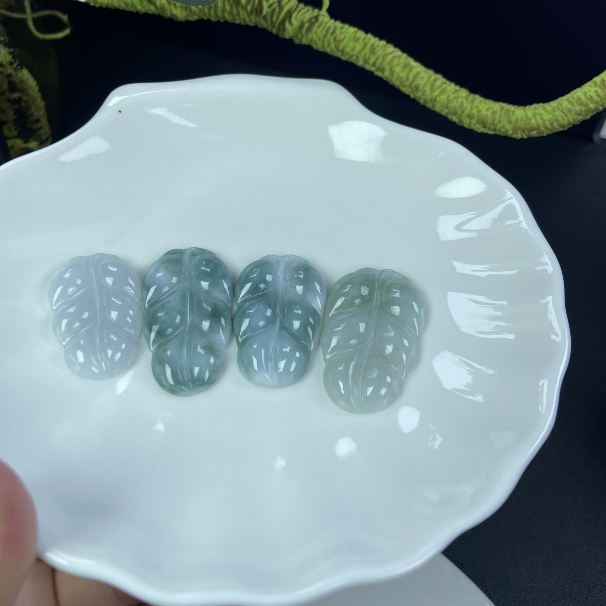 镯琪天然翡翠叶子吊坠多样性发其一