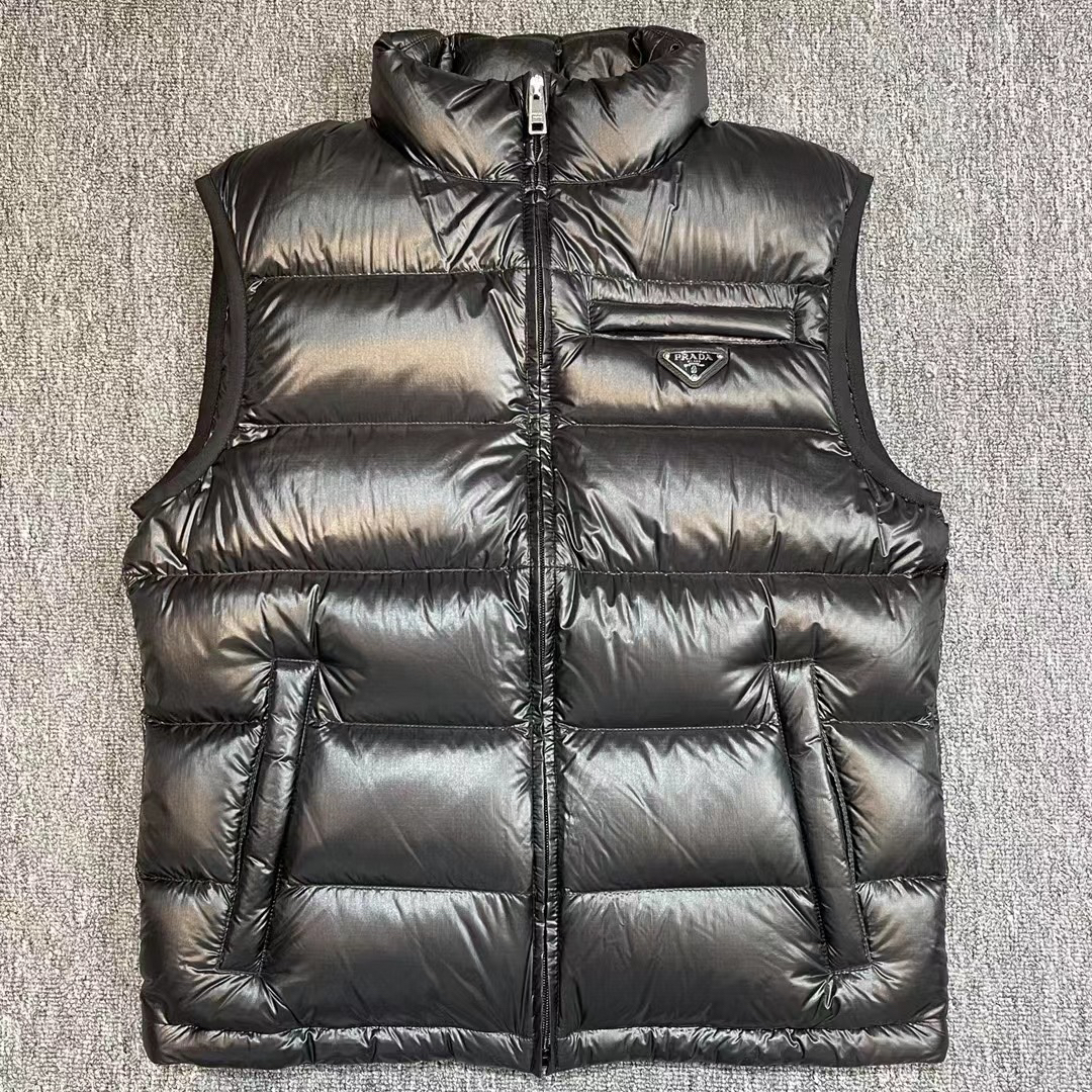 99新 Prada/普拉达 普拉达三角标羽绒服马甲/尺码：48