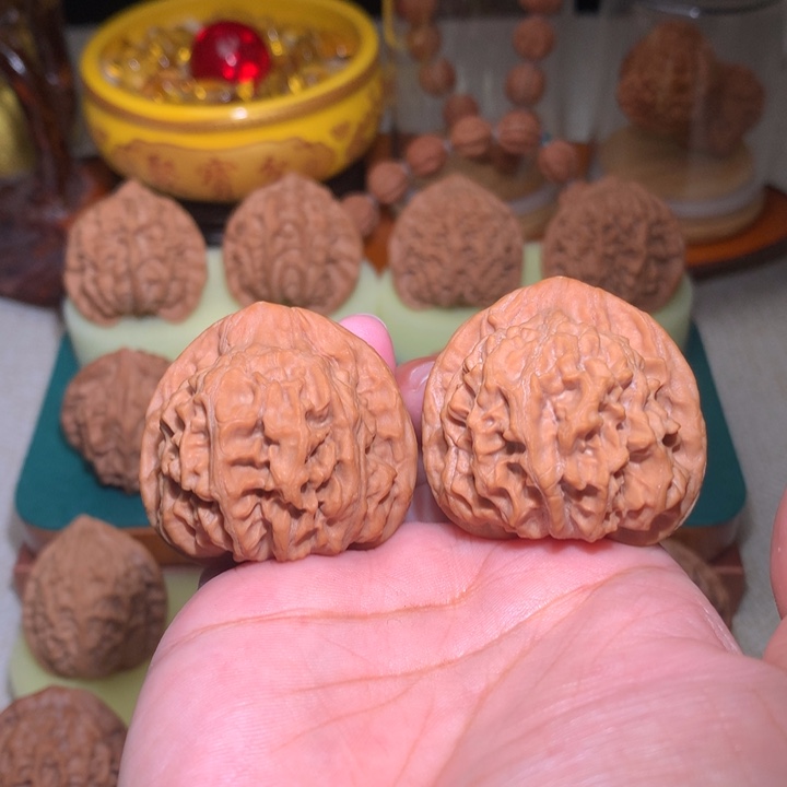 文玩核桃把件旁*天地