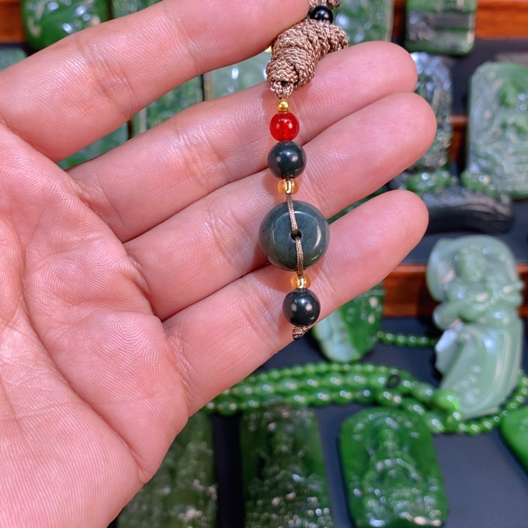 和田玉颈饰未镶嵌