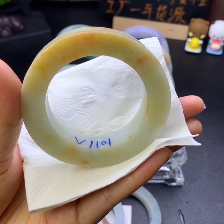 定制翡翠未镶嵌手镯