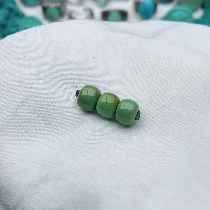 绿松石未镶嵌颈饰